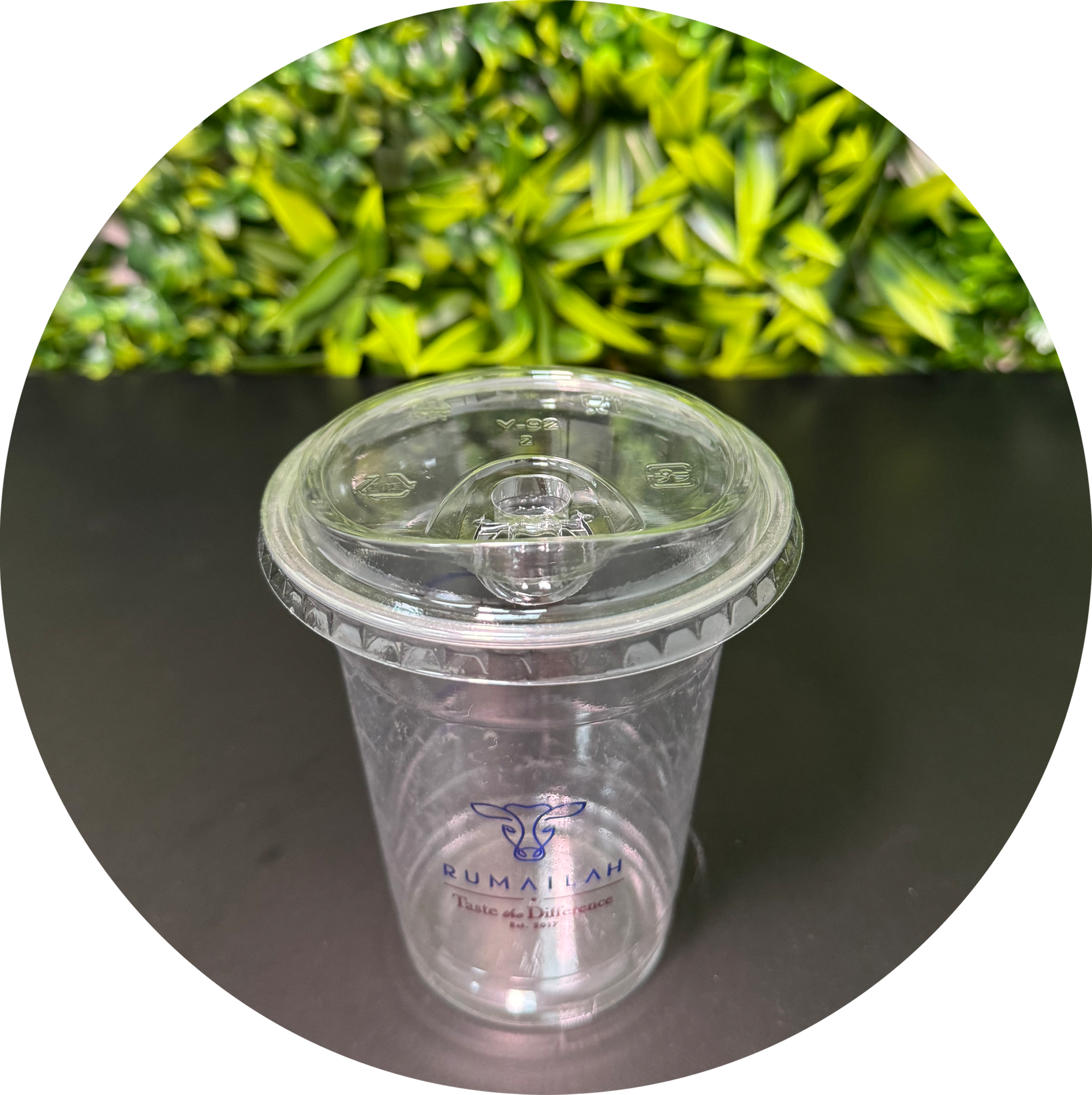 Fancy Lids fits u shape plastic cups in various sizes & maintains optimal temprature of your drinks